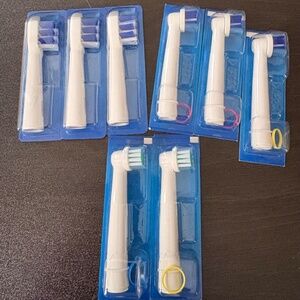 Oral-B- 8 Assorted Replacement Brush Heads 470413200, 470412000, 99372244